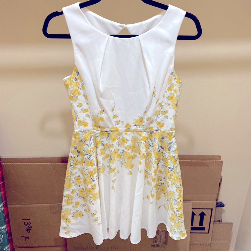 Yellow Floral Cocktail Dress Size 9/10 by TeezeMe